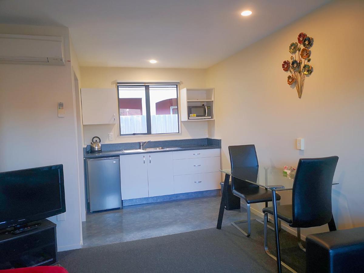 Aston Court Motel 4*