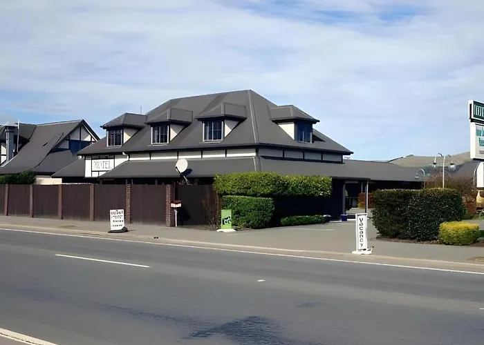 Aston Court Motel