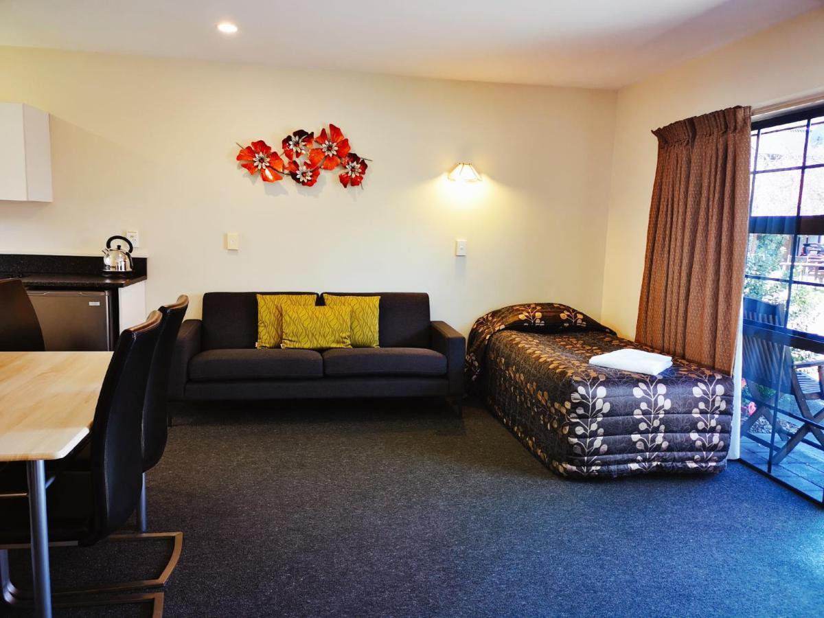 Aston Court Motel