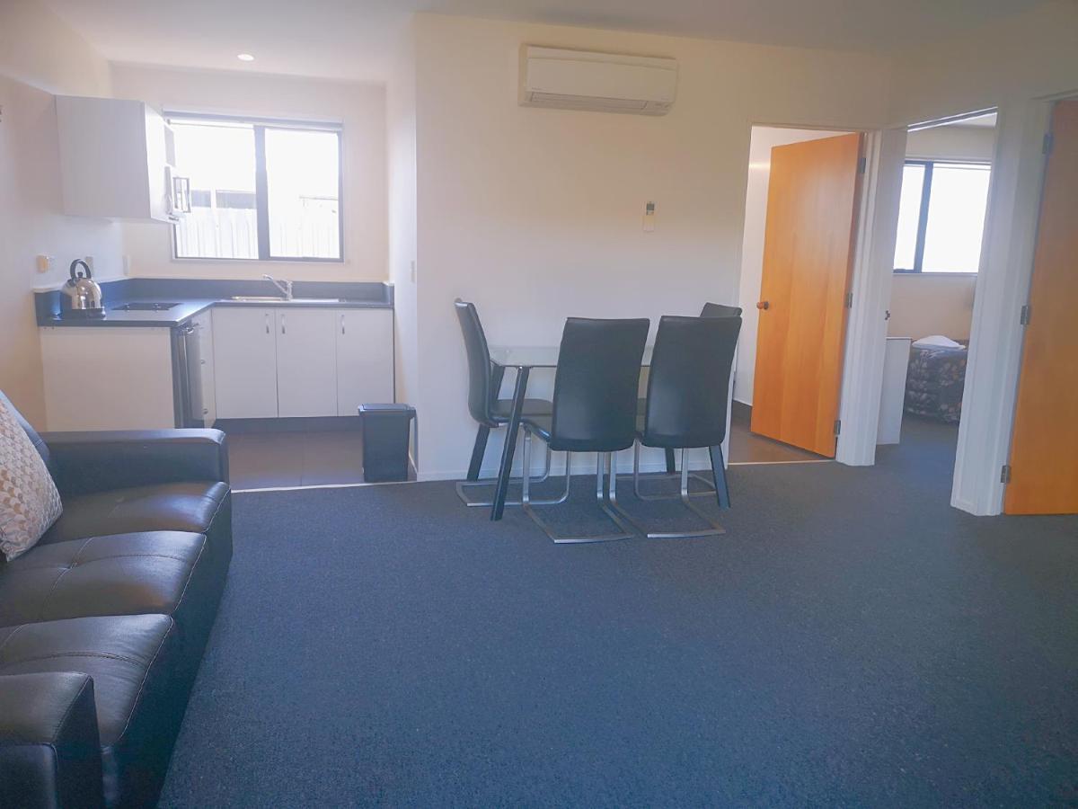 Aston Court Motel 4*