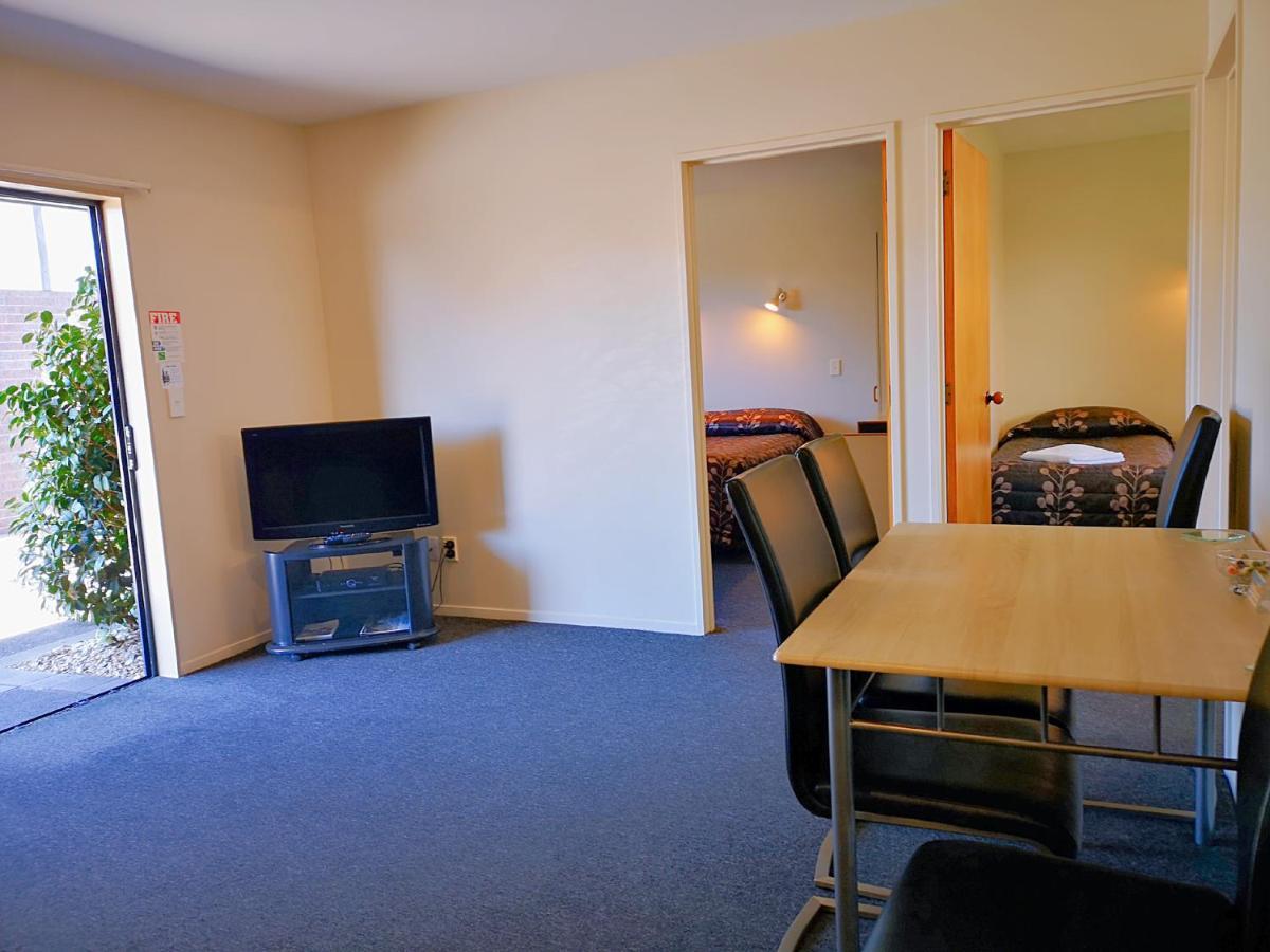 Aston Court Motel