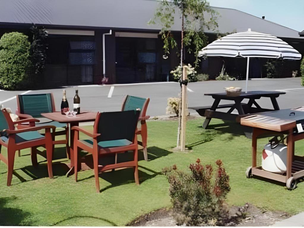 Aston Court Motel 4*