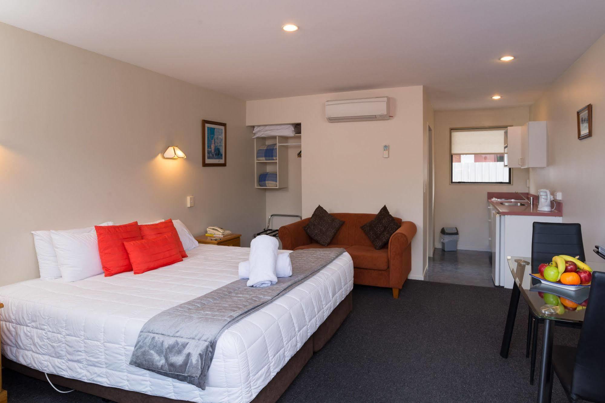 Aston Court Motel